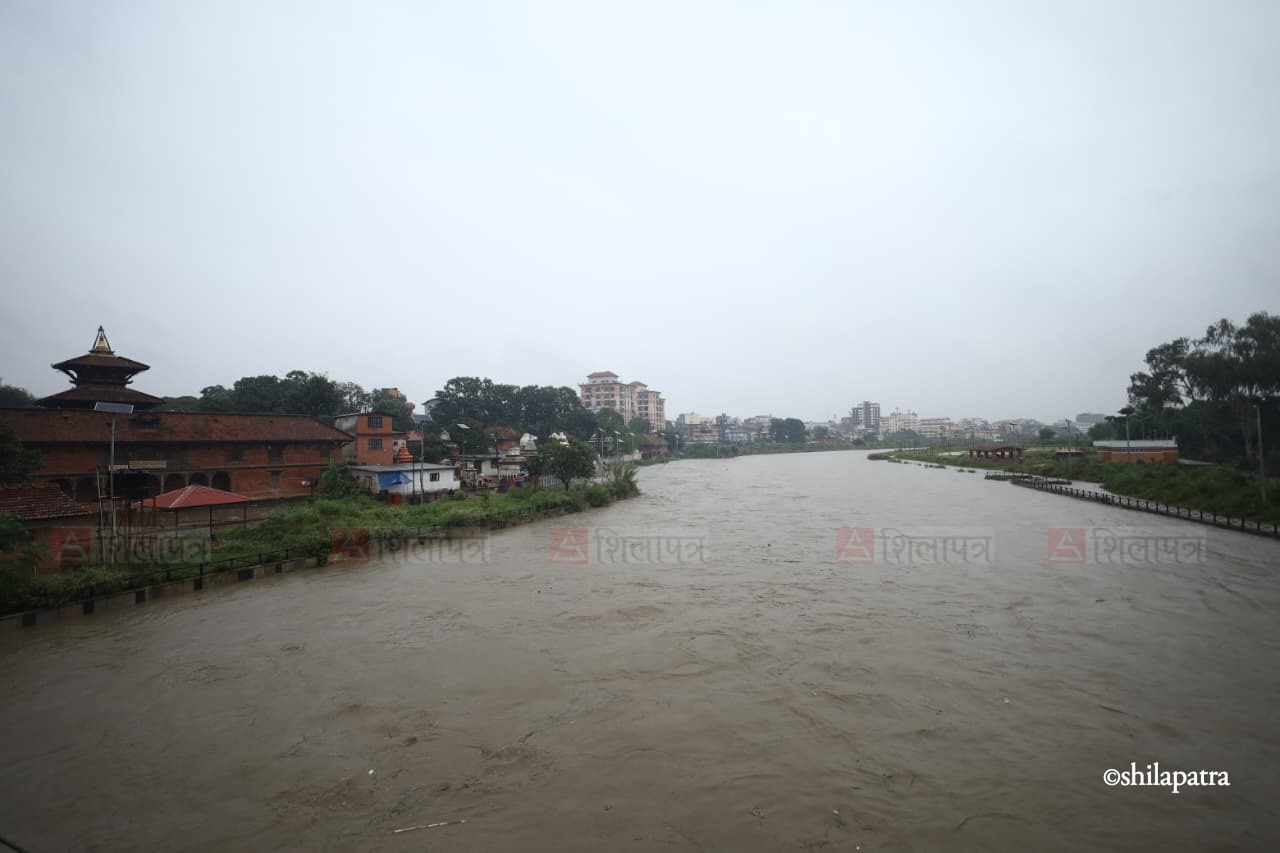काठमाडौं र भक्तपुरका खोलामा बाढीको सतह बढ्यो, सुरक्षित रहन प्रहरीको माइकिङ