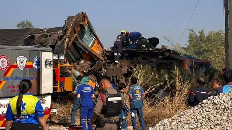 थाइल्यान्डमा रेलमाथि ६५ फिटमाथिबाट खस्यो क्रेन, २२ जनाको मृत्यु