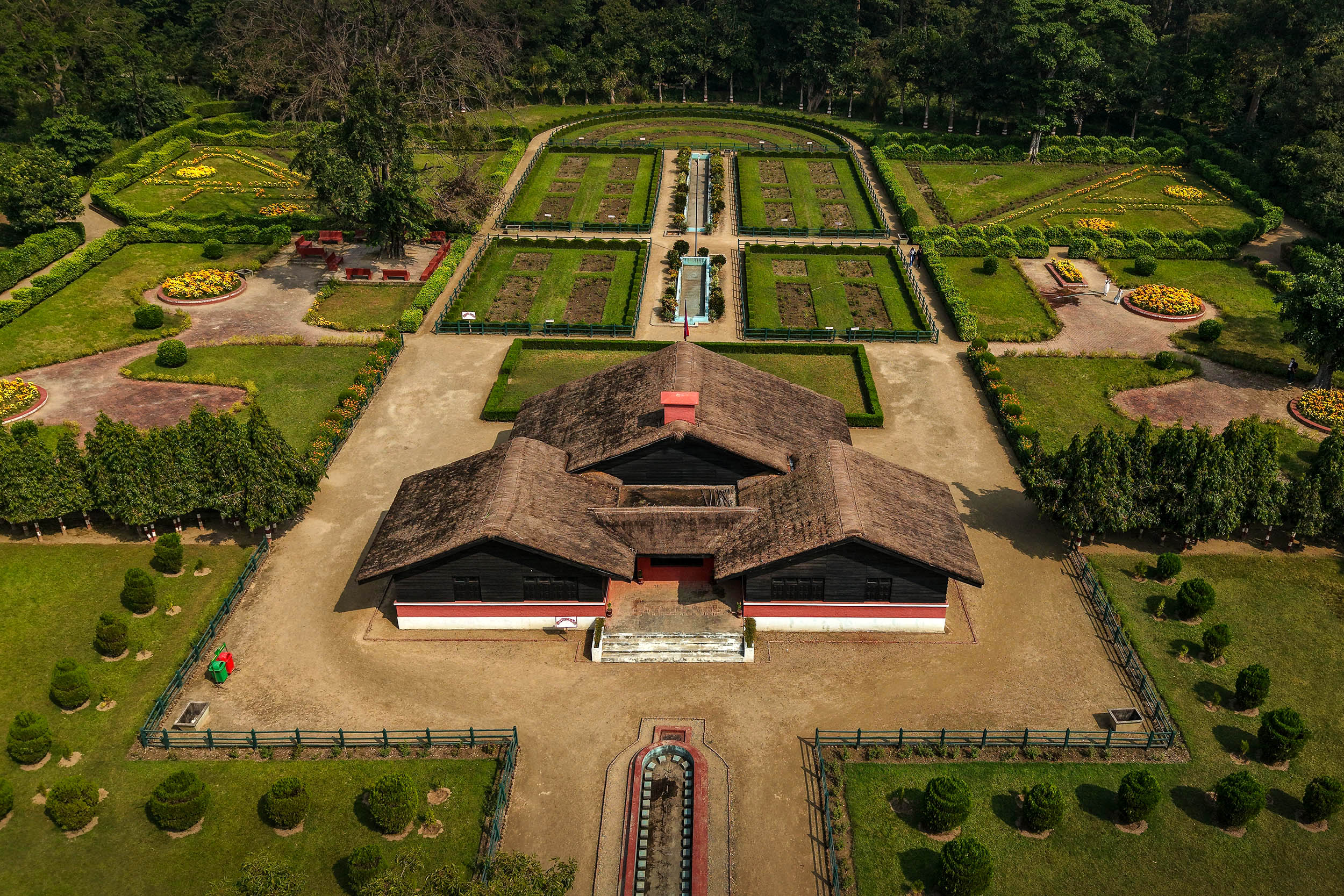 पर्यटक लोभ्याइरहेको टीकापुर पार्क: जहाँ राजा महेन्द्रले एक महिना बसेर स्वास्थ्यलाभ लिएका थिए (तस्वीरहरू)