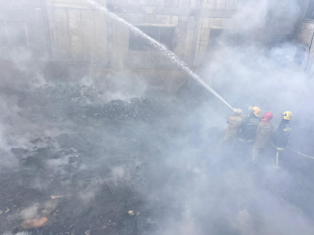 काठमाडाैंको तीनकुनेस्थित काठ गोदाममा भीषण आगलागी (तस्वीरहरू)