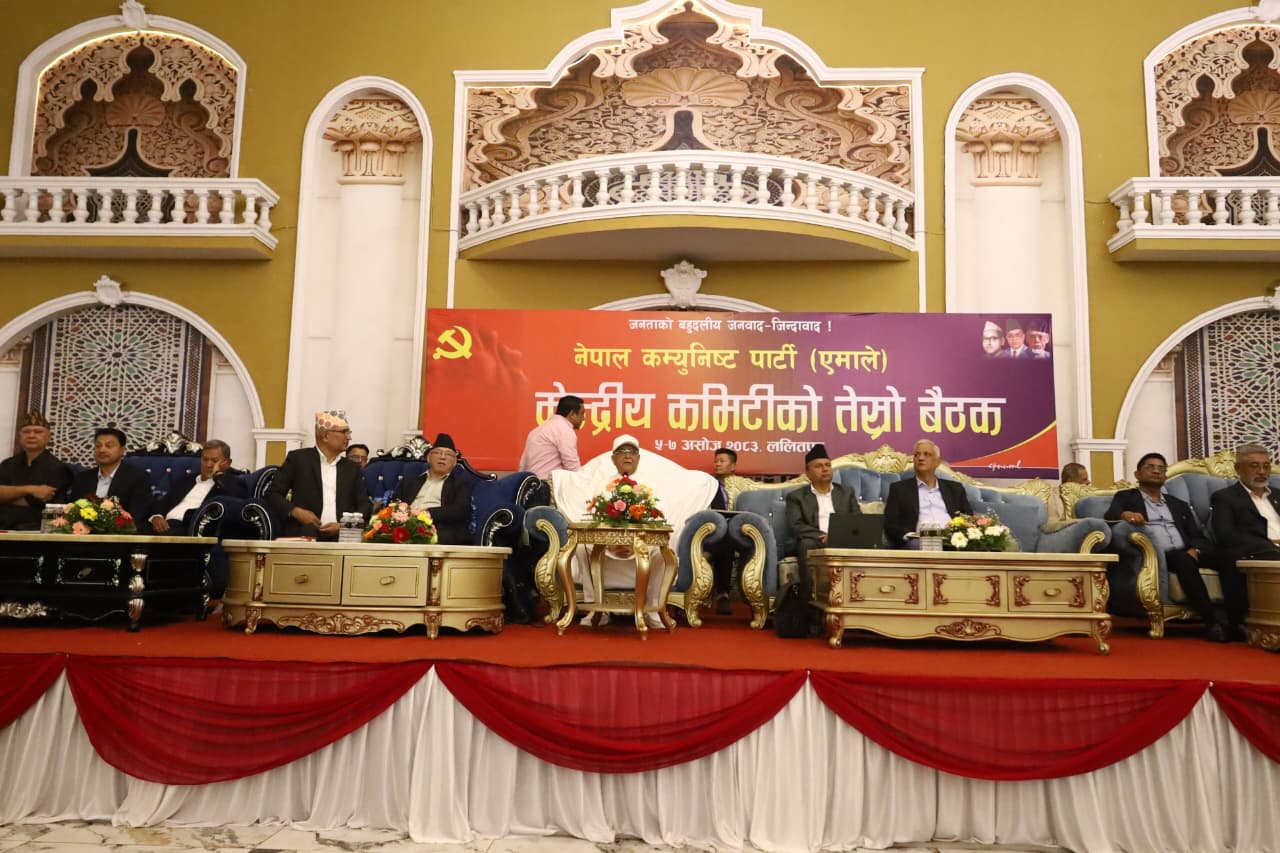 यी हुन् एमाले पुनर्गठनको पक्षमा उभिने केन्द्रीय नेता