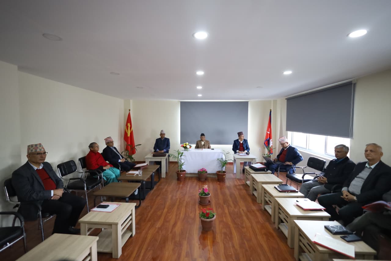 नेकपा एमालेको सचिवालय बैठक च्यासलमा सुरु (तस्वीरहरू)