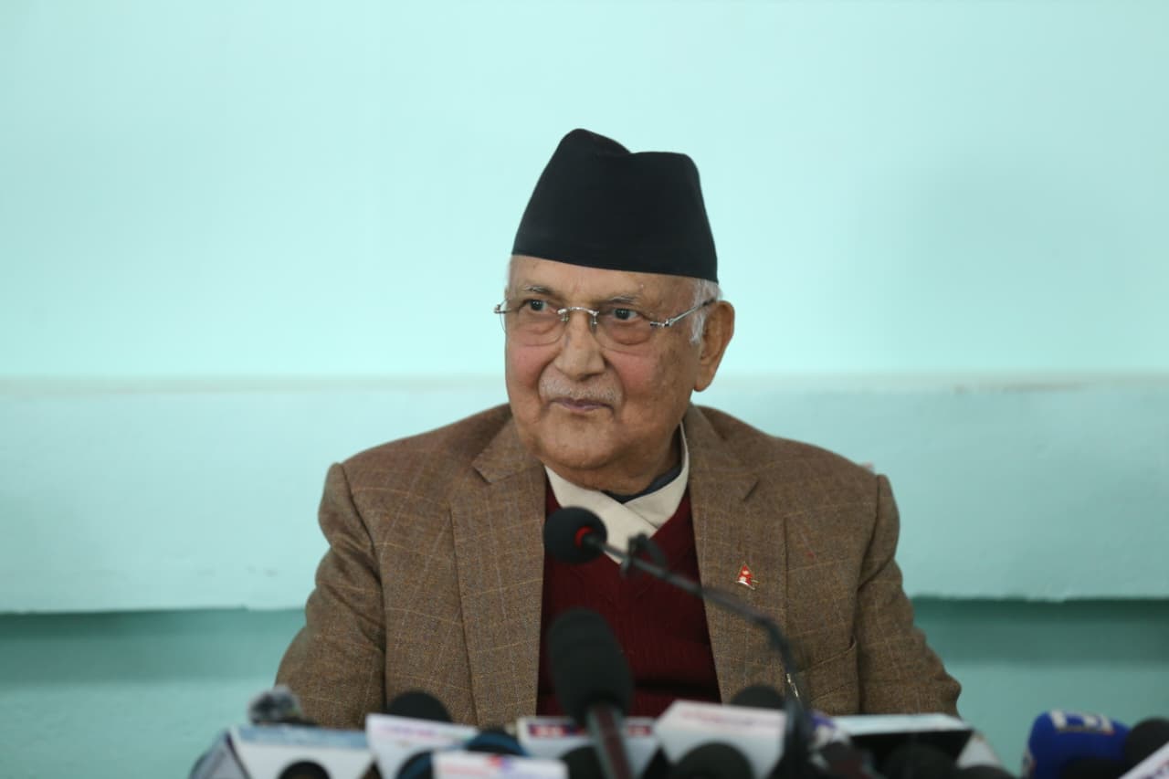 बरु लिगलिगकोटमा दौडिएर राजा छानिन्थ्यो, यहाँ त नकुदी कुर्सीमा थ्याच्च बसेर शासक घोषणा गरे: ओली