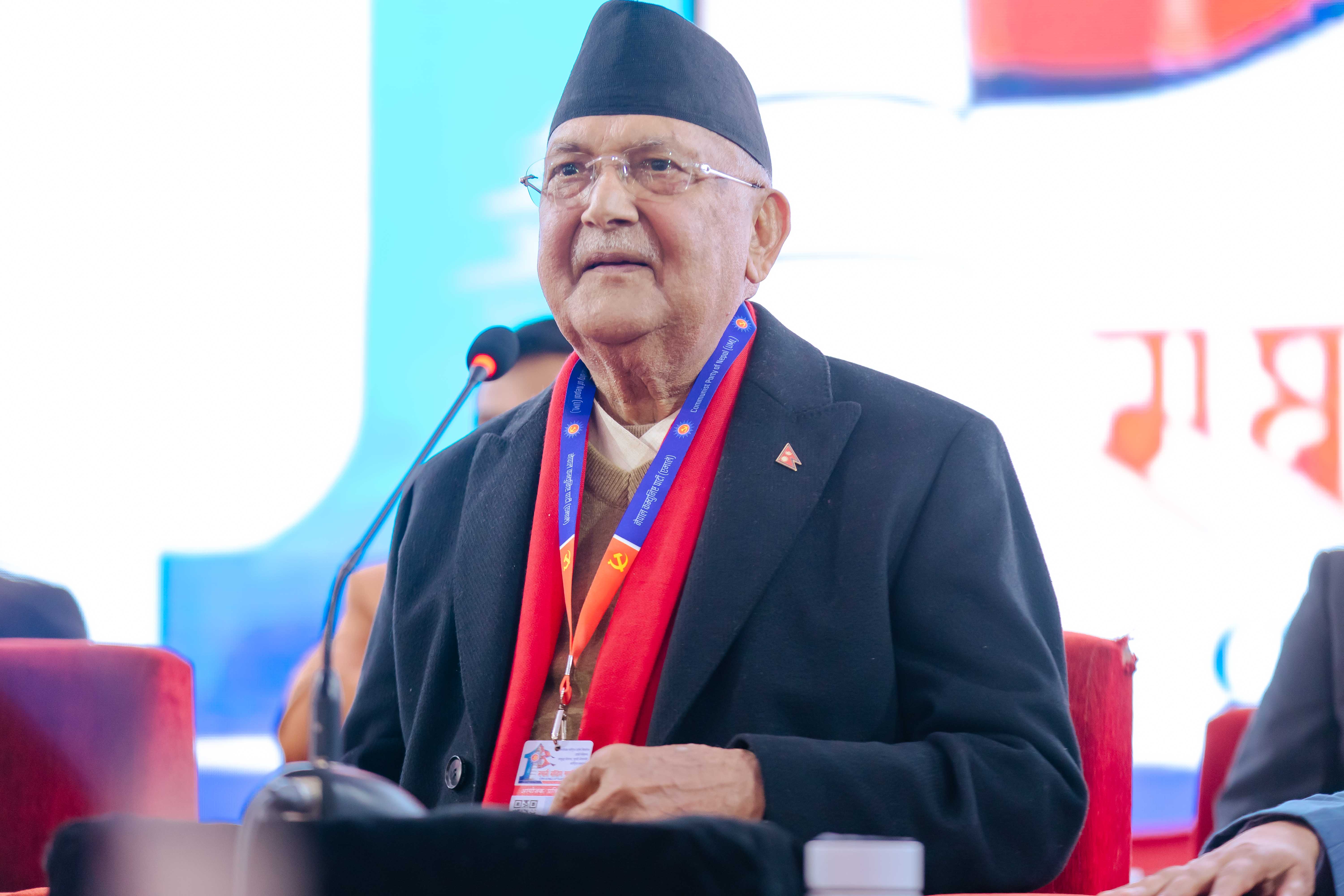 पदाधिकारी दाबी गर्नेलाई ओलीले भने– सबै अट्दैनौँ, जित्नेको नेतृत्व मानेर खुसी व्यक्त गरौँ 