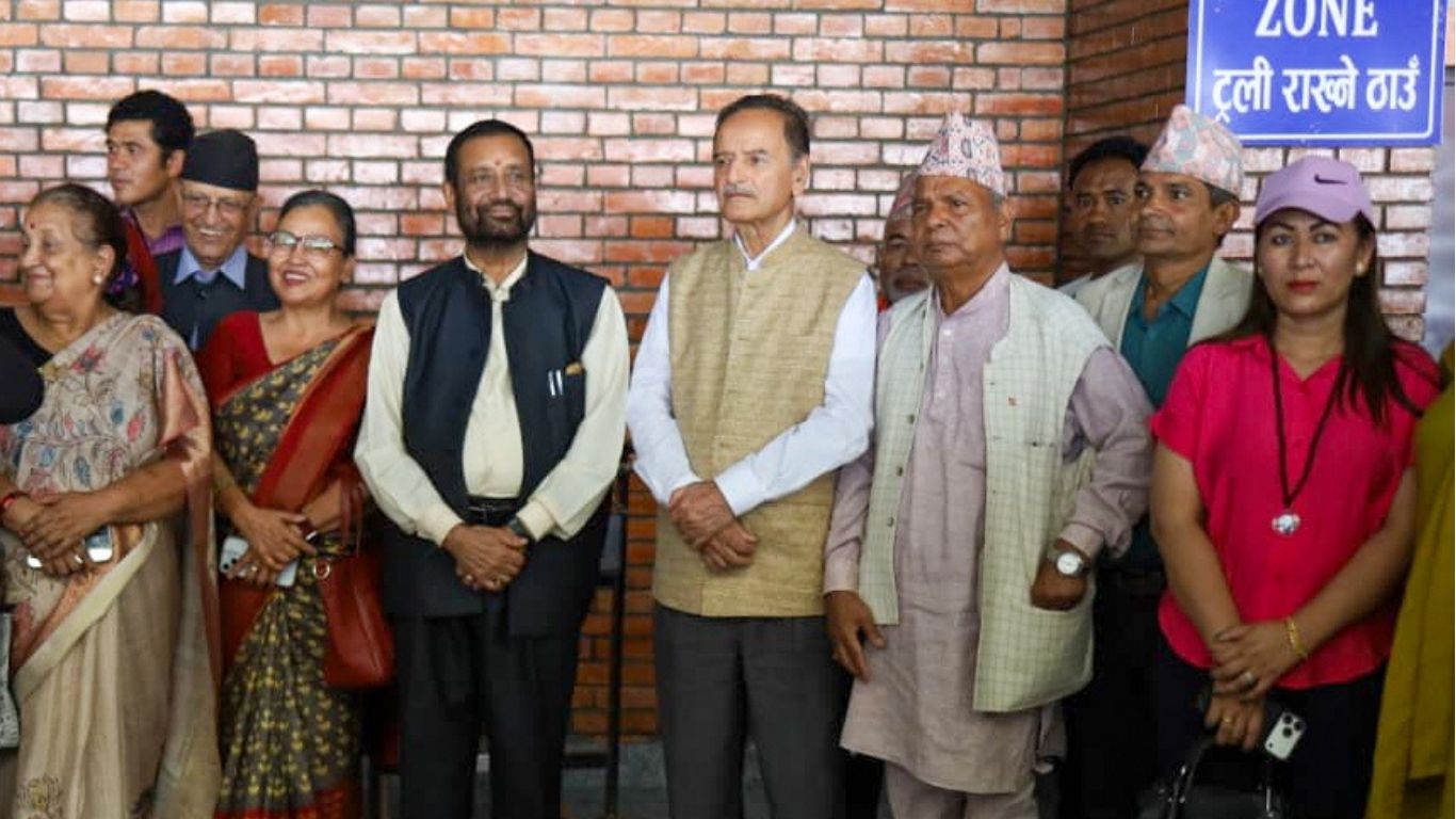 देउवालाई स्वागत गर्न विमानस्थलमा नेताहरूको ताँती, को–को पुगे ?