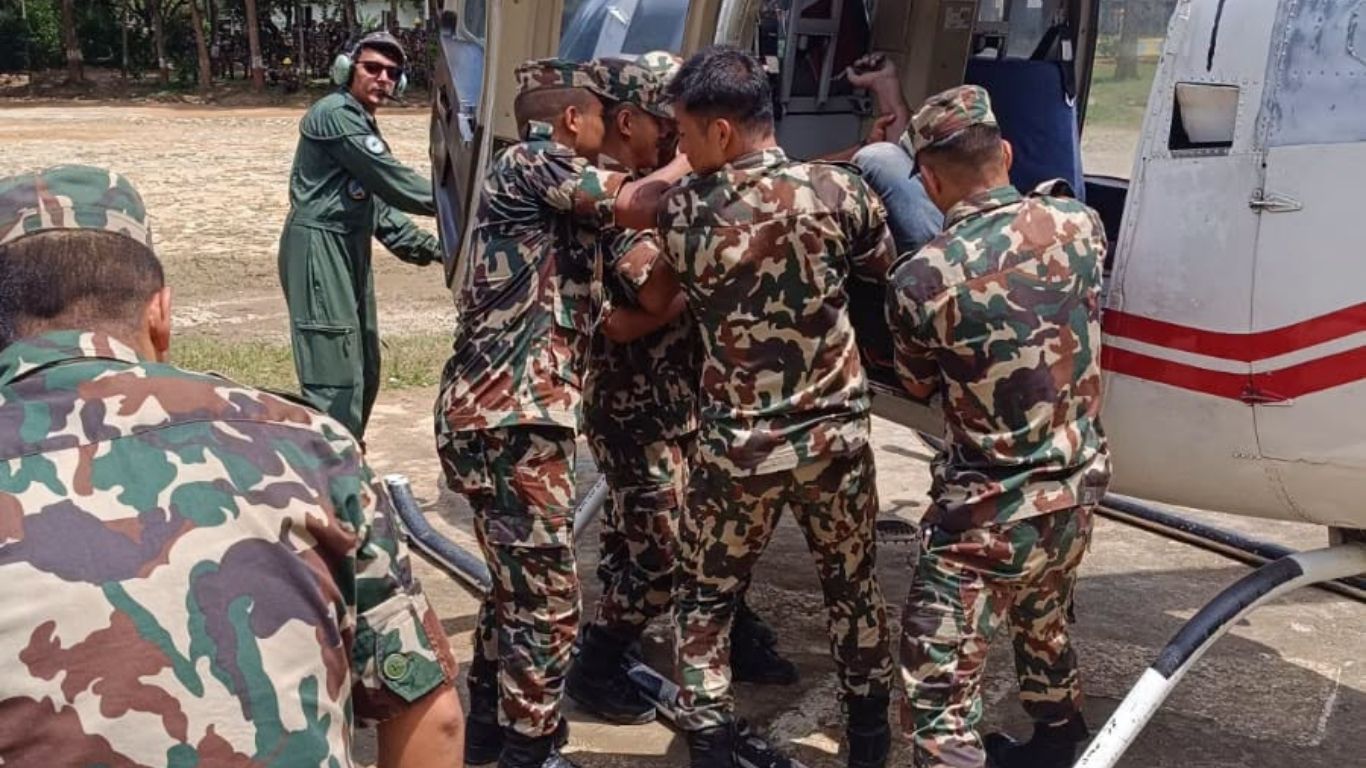 तीन घाइतेलाई उद्धार गरी हेलिकोप्टरमार्फत काठमाडौं ल्याइयो, विभिन्न अस्पतालमा एक सय बेड खाली
