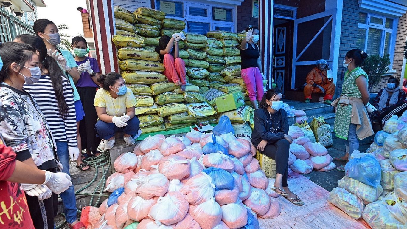 बाढीपीडित भन्छन्– खाद्यान्न छ, भाँडाकुँडा चाहियो