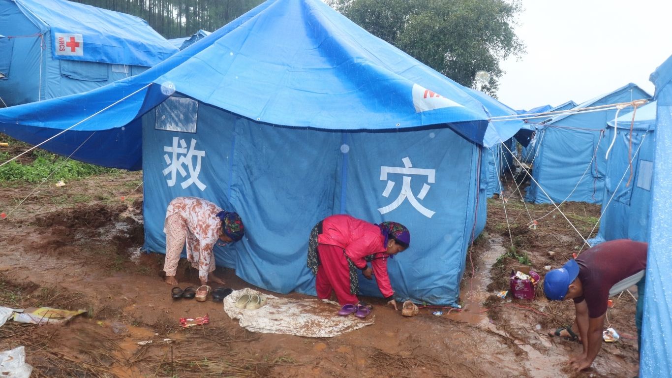 अविरल वर्षाले बाढी प्रभावितको जनजीवन थप कष्टकर