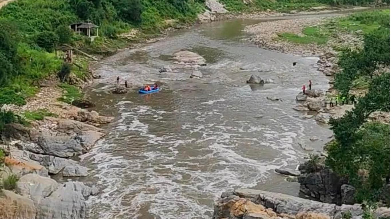 पर्यटक लगेर चोभार गएका युवकले बागमतीमा हाम फालेपछि...