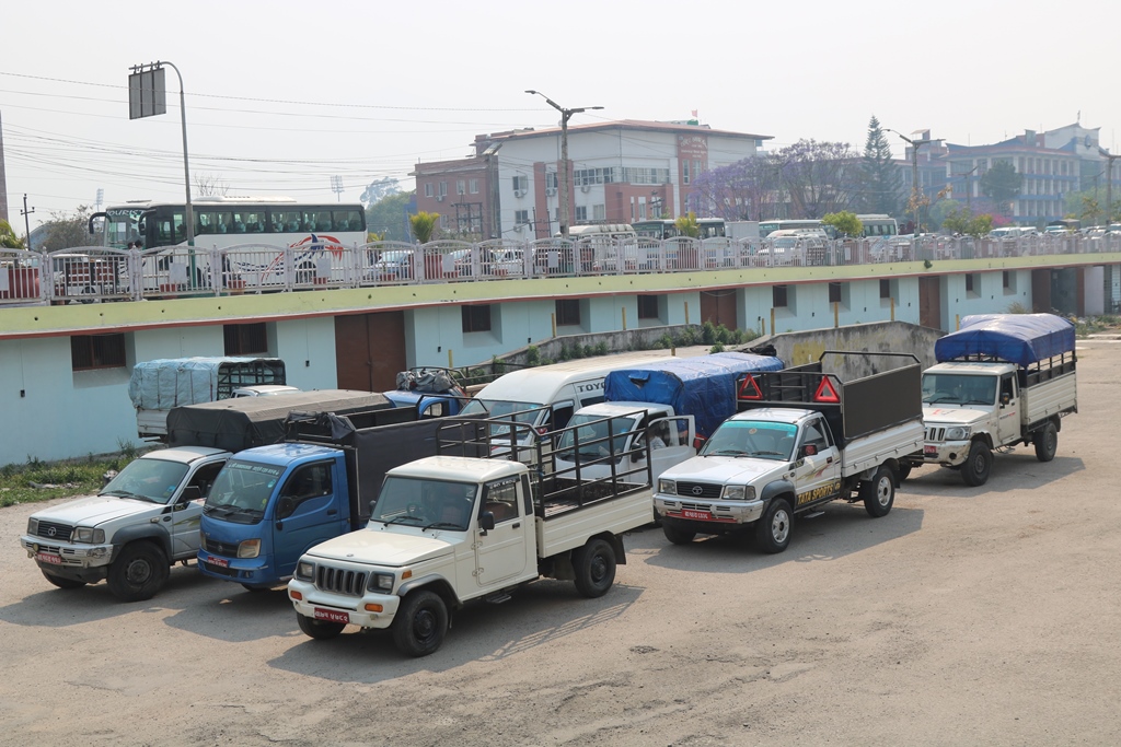 वायु प्रदूषण गर्ने १२ सवारी साधन ट्राफिक प्रहरीको नियन्त्रणमा