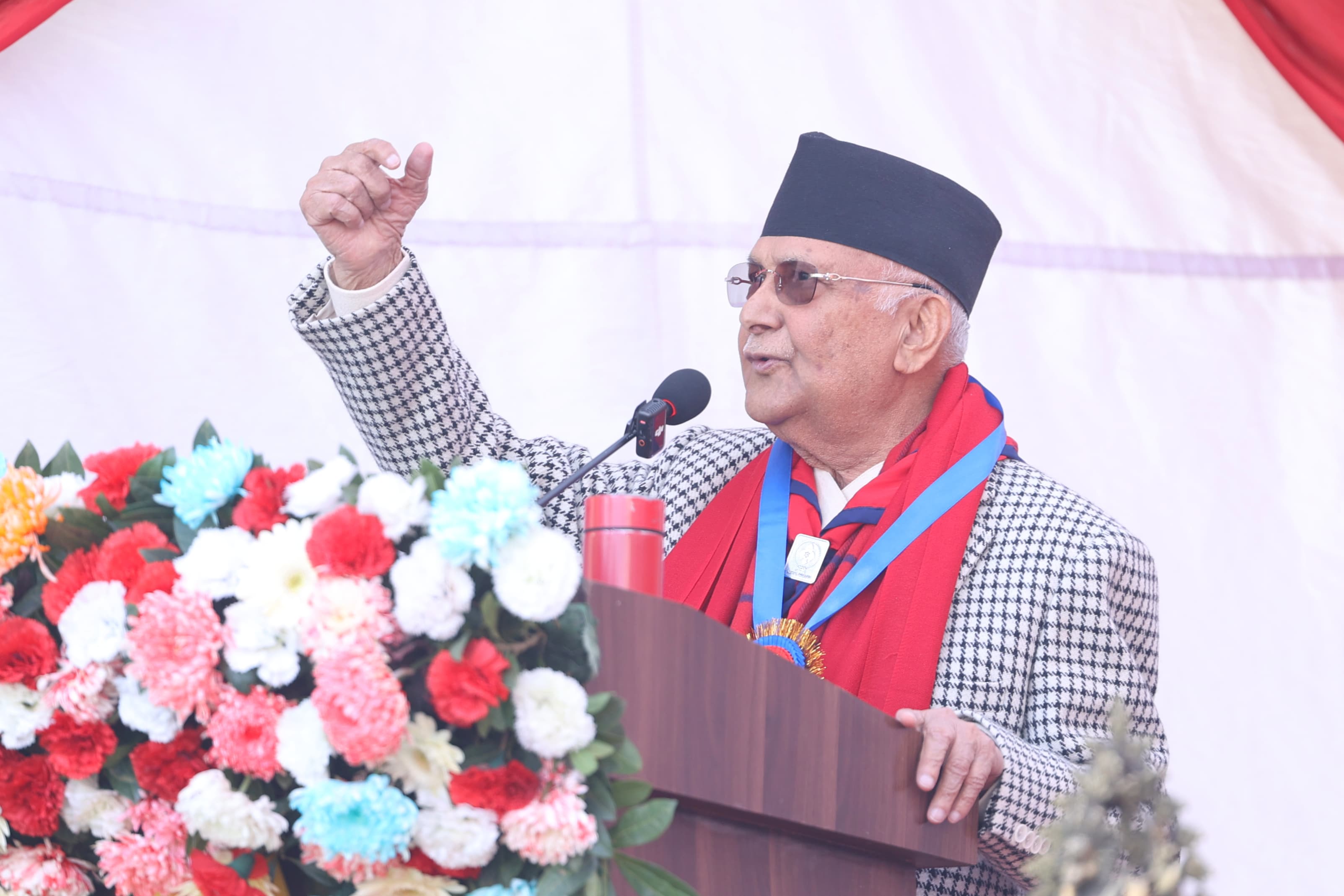 आफ्नो स्वास्थ्यप्रति मजाक गरिएकोमा प्रधानमन्त्रीको आपत्ति– खोक्न पाएको हुँदैन, आईसीयूमा बसाइदिन्छन्