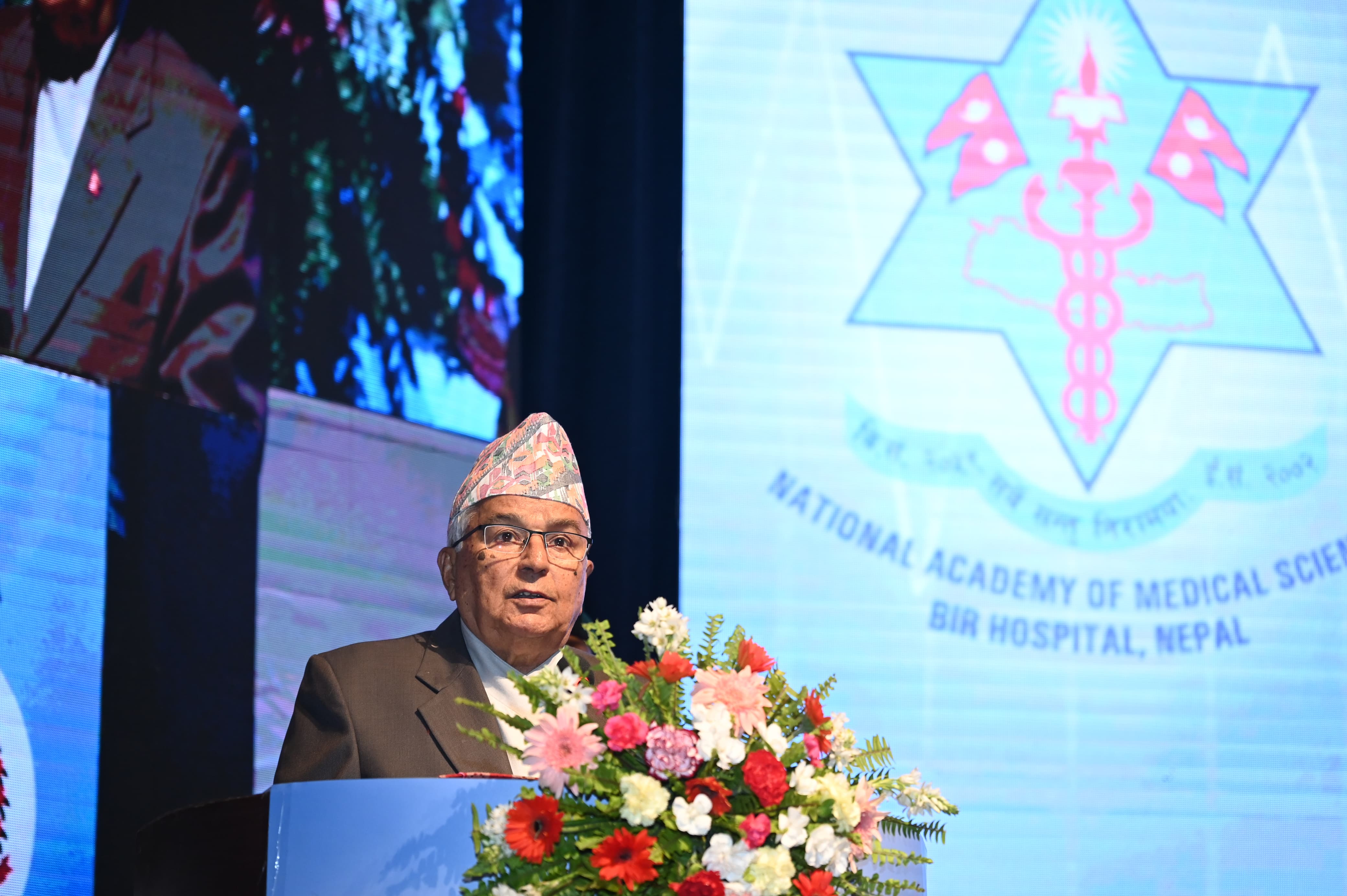 संविधानको भावनाअनुसार नागरिकको स्वास्थ्यमा समान पहुँच पुर्‍याउनुपर्छ : राष्ट्रपति पौडेल