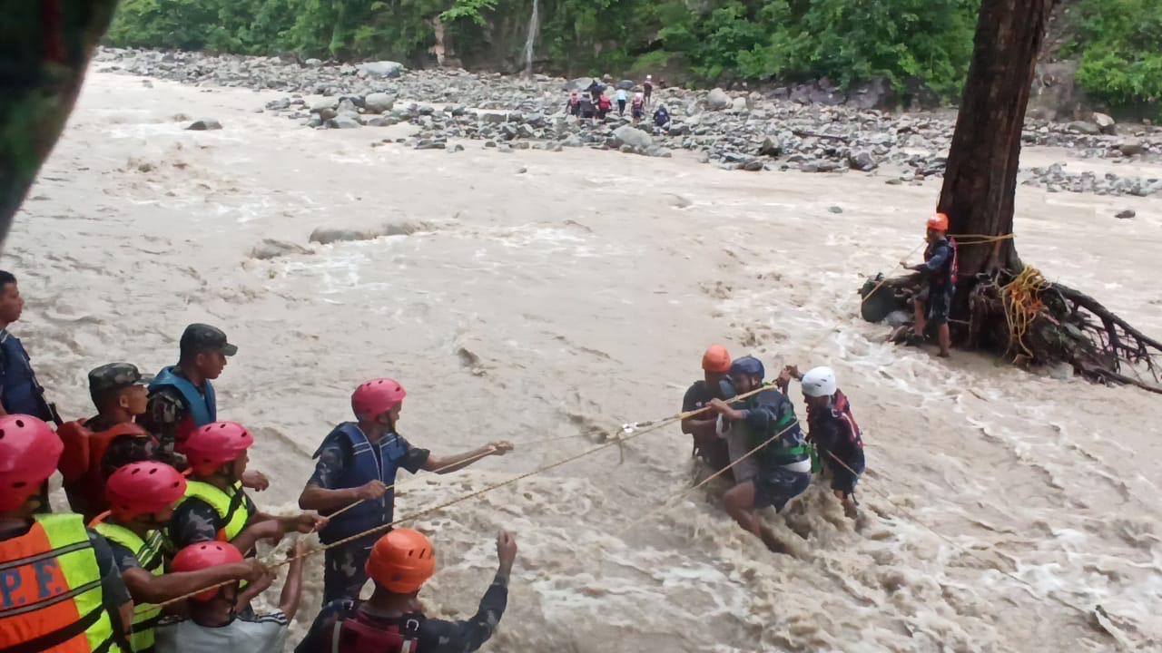 कैलालीको गोदावरी नदीमा फसेका ६ जनाको सकुशल उद्धार