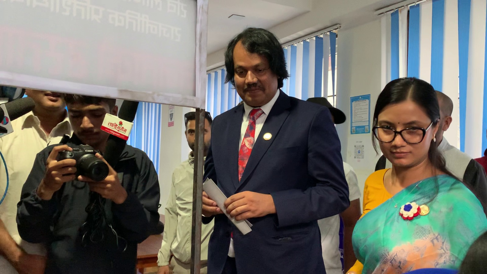 सीके राउतले गरे रविको पक्षमा हस्ताक्षर