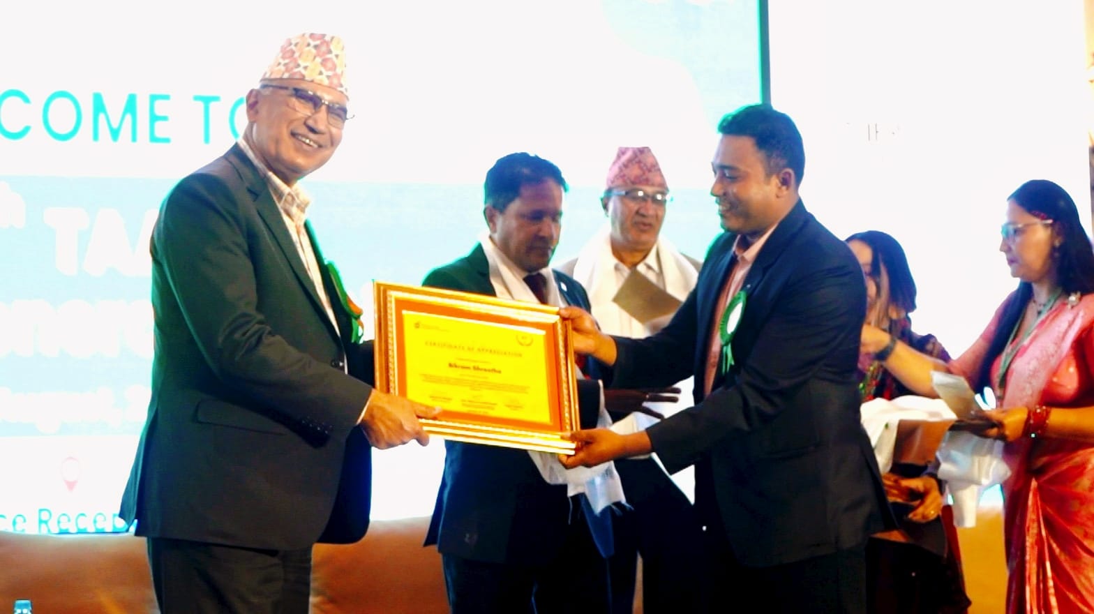 पत्रकार विक्रम श्रेष्ठ सम्मानित