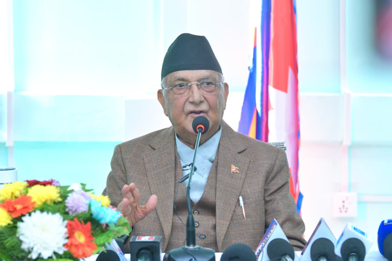 प्रधानमन्त्री कार्कीलाई ओलीले दिए अनाडीको संज्ञा, संसद विघटनलाई संविधानले नमान्ने जिकिर