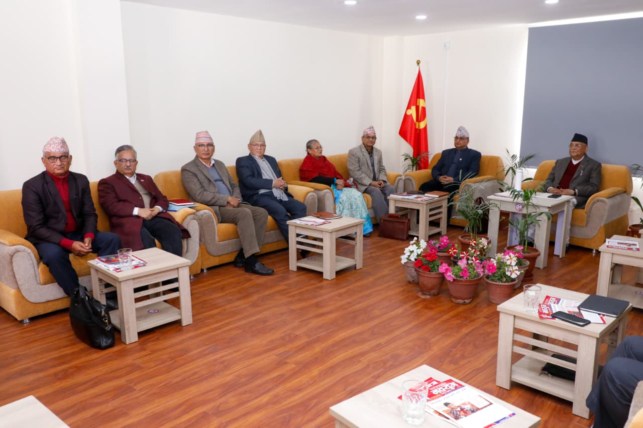 पदाधिकारी बढाउने प्रस्ताव पेस गर्ने ओलीकाे तयारी, काउण्टर प्रस्तावकाे तयारीमा ईश्वर समूह