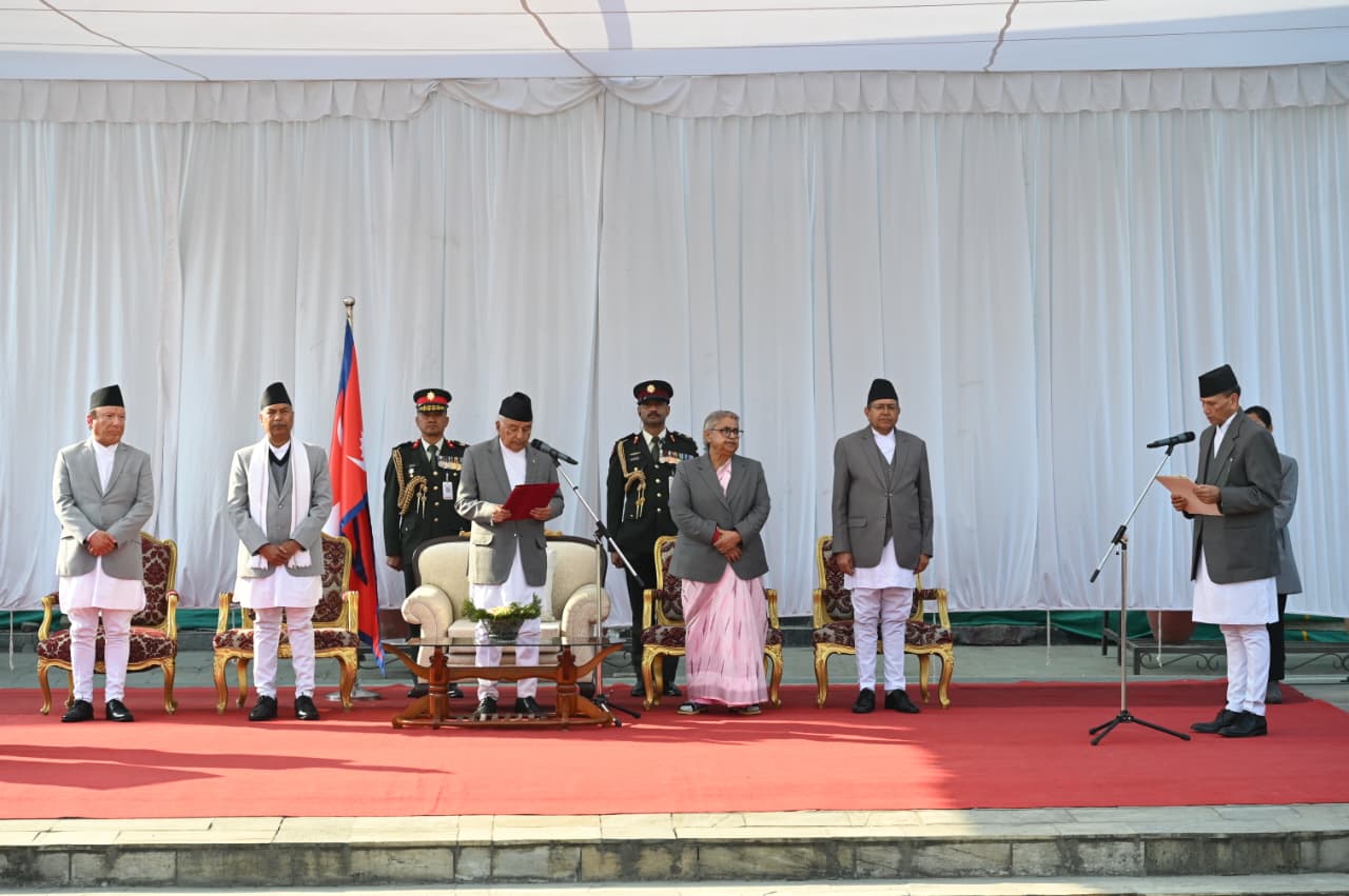 नवनियुक्त परराष्ट्रमन्त्री बालानन्द शर्माले लिए पद तथा गोपनीयताको शपथ