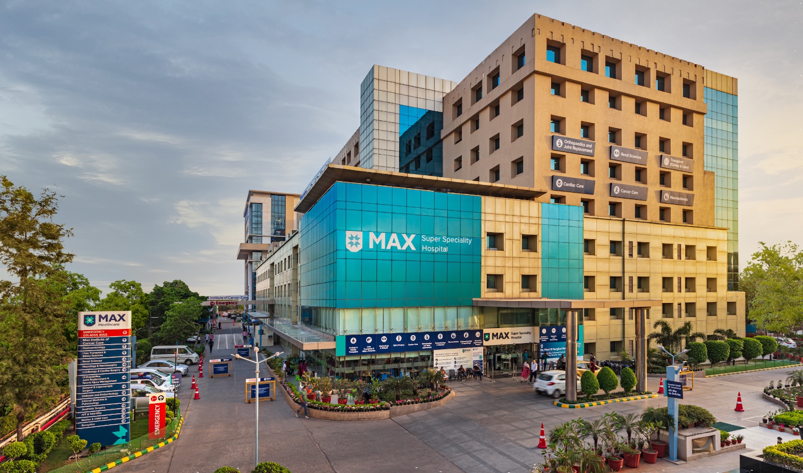 भारतको म्याक्स अस्पतालमा नेपाली बिरामीको एड्भान्स्ड क्यान्सरको सफल उपचार