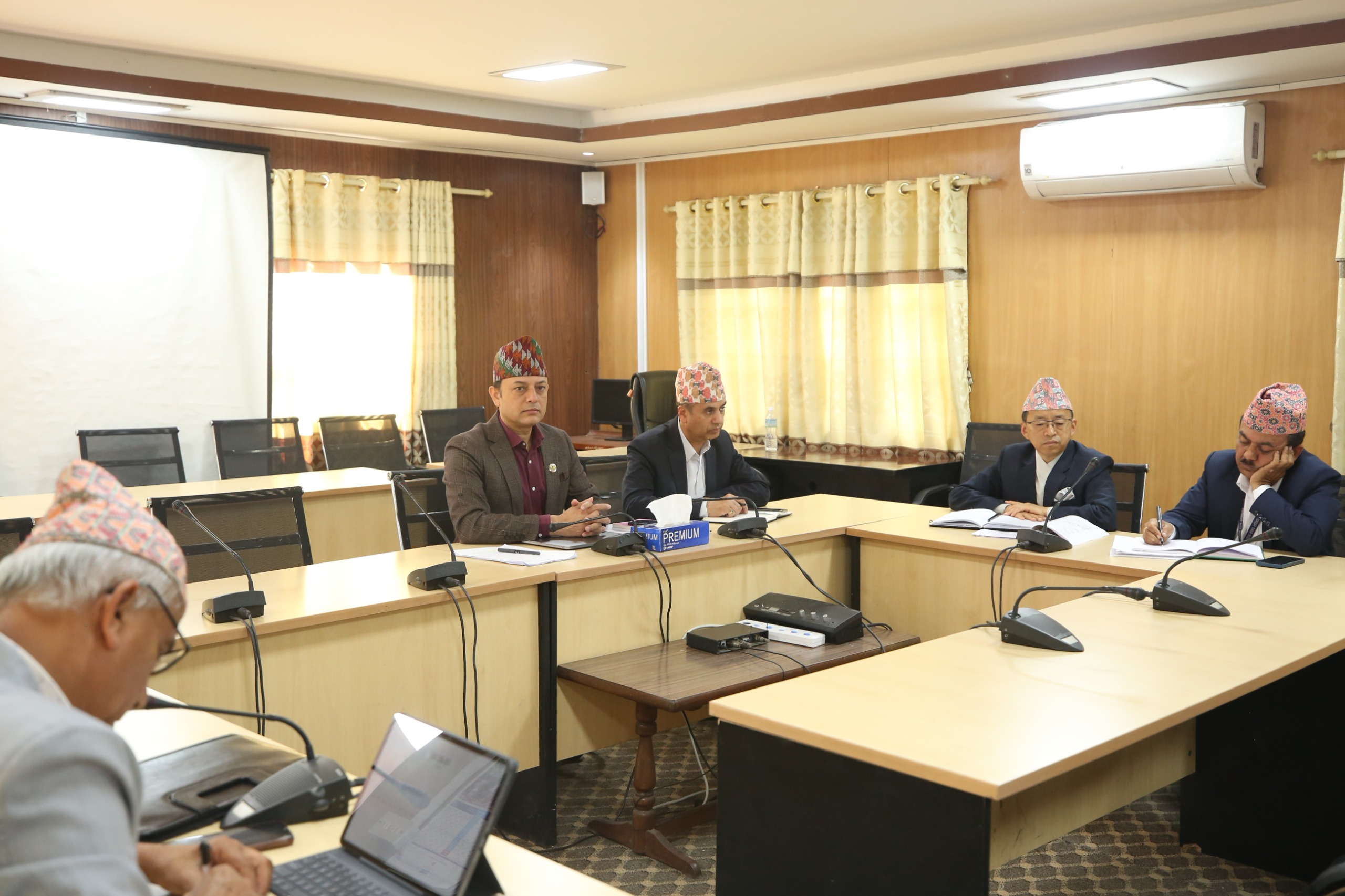 रातो पासपोर्टको कानुन तत्काल नफेर्ने सहमति, सभामुखसहितको बैठकमा कसले के भने ?