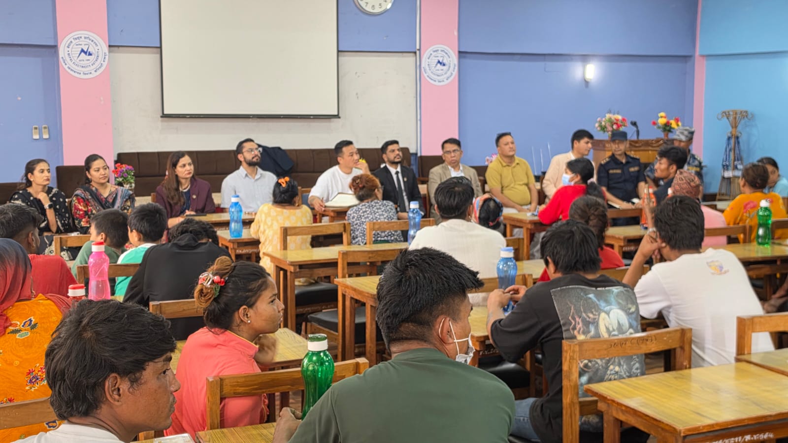 खरिपाटी होल्डिङ सेन्टरमा मन्त्रीहरूको लर्को