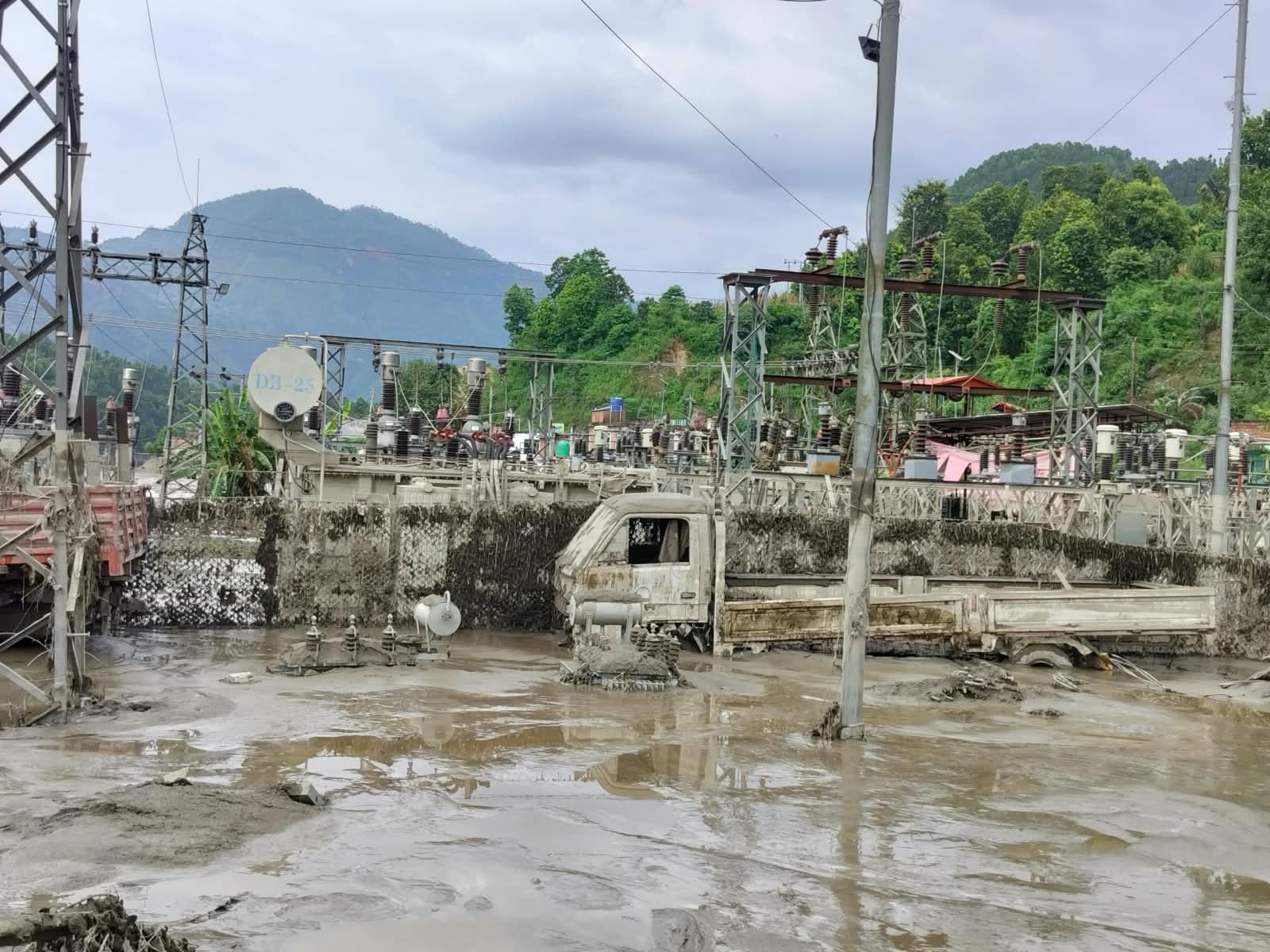 बाढी प्रभावित क्षेत्रमा विद्युत् सुचारु गर्न काम तीव्र