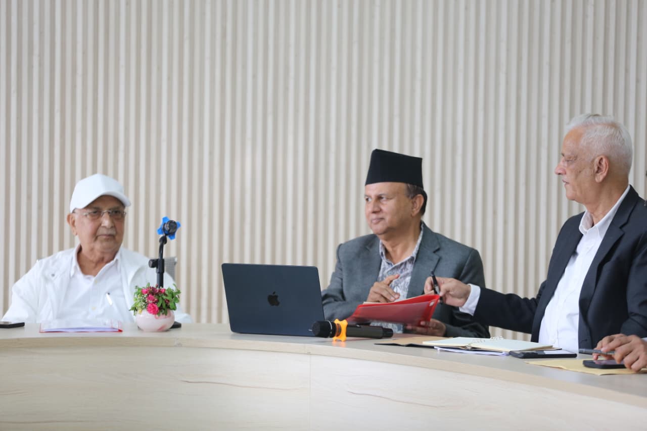 भोलि ९ बजे पुन: बस्ने गरी एमाले सचिवालय बैठक स्थगित, प्रतिवेदनबारे के भयो ?