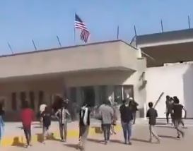 खामेनेईको हत्यापछि आक्रोशित भिडद्वारा पाकिस्तानमा अमेरिकी कन्सुलेट कार्यालयमा तोडफोड [भिडियो]