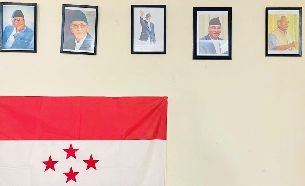 कांग्रेसइतर समूहले बीपी र देउवासँगै किन राख्यो खुमबहादुर खड्काको तस्वीर ?