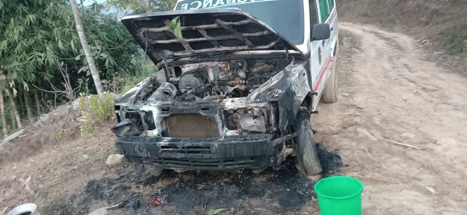 गुल्मीमा कसले लगायो एम्बुलेन्समा आगो ?