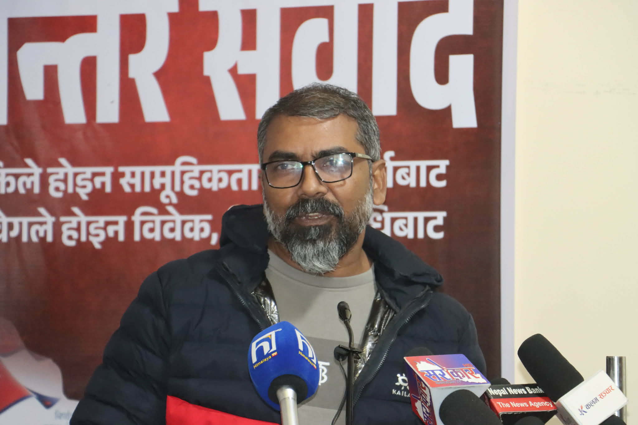 ओलीले एमालेलाई चरीनाङ्गो बनाएको सिंहको दाबी