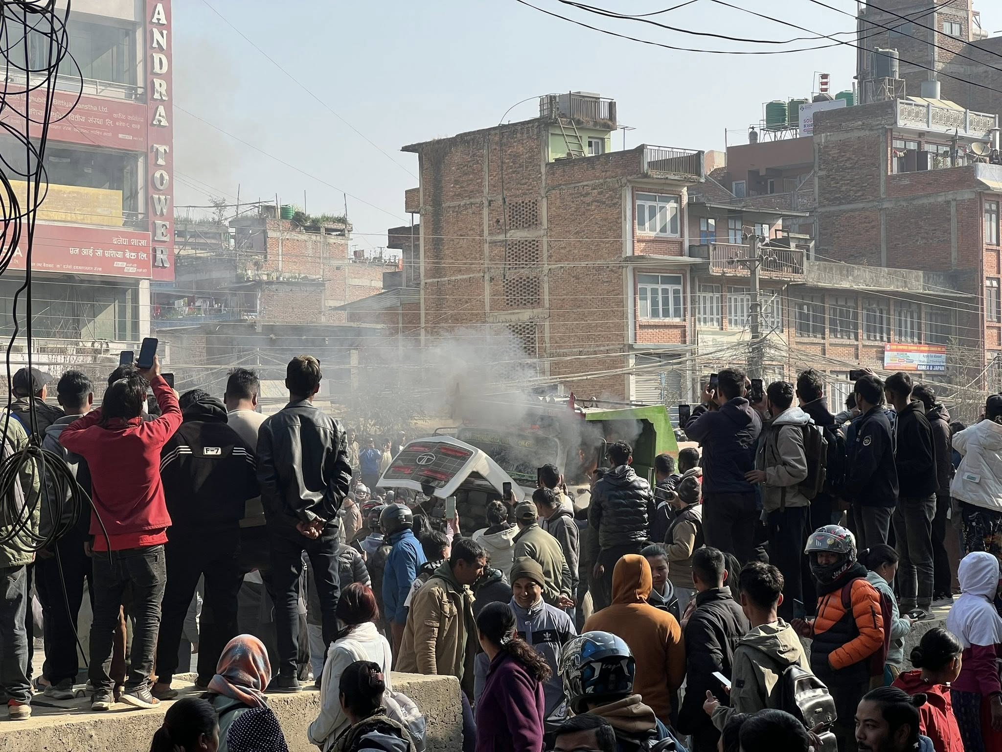 बनेपामा टिपरको ठक्करबाट एक जनाको मृत्यु, स्थानीय आन्दोलित भएपछि स्थिति तनावग्रस्त