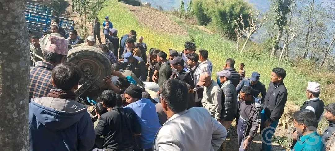 अछामको मेल्लेखमा ट्र्याक्टर दुर्घटनाः पाँच जनाको मृत्यु, तीन घाइते