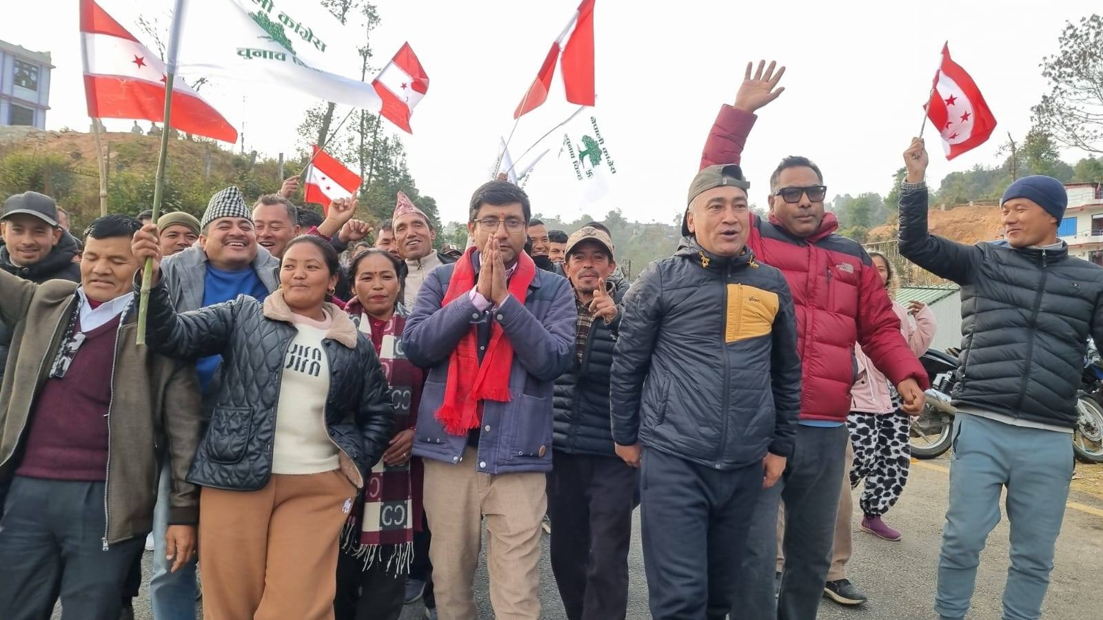  दोलखामा बढ्दै चुनावी सरगर्मी