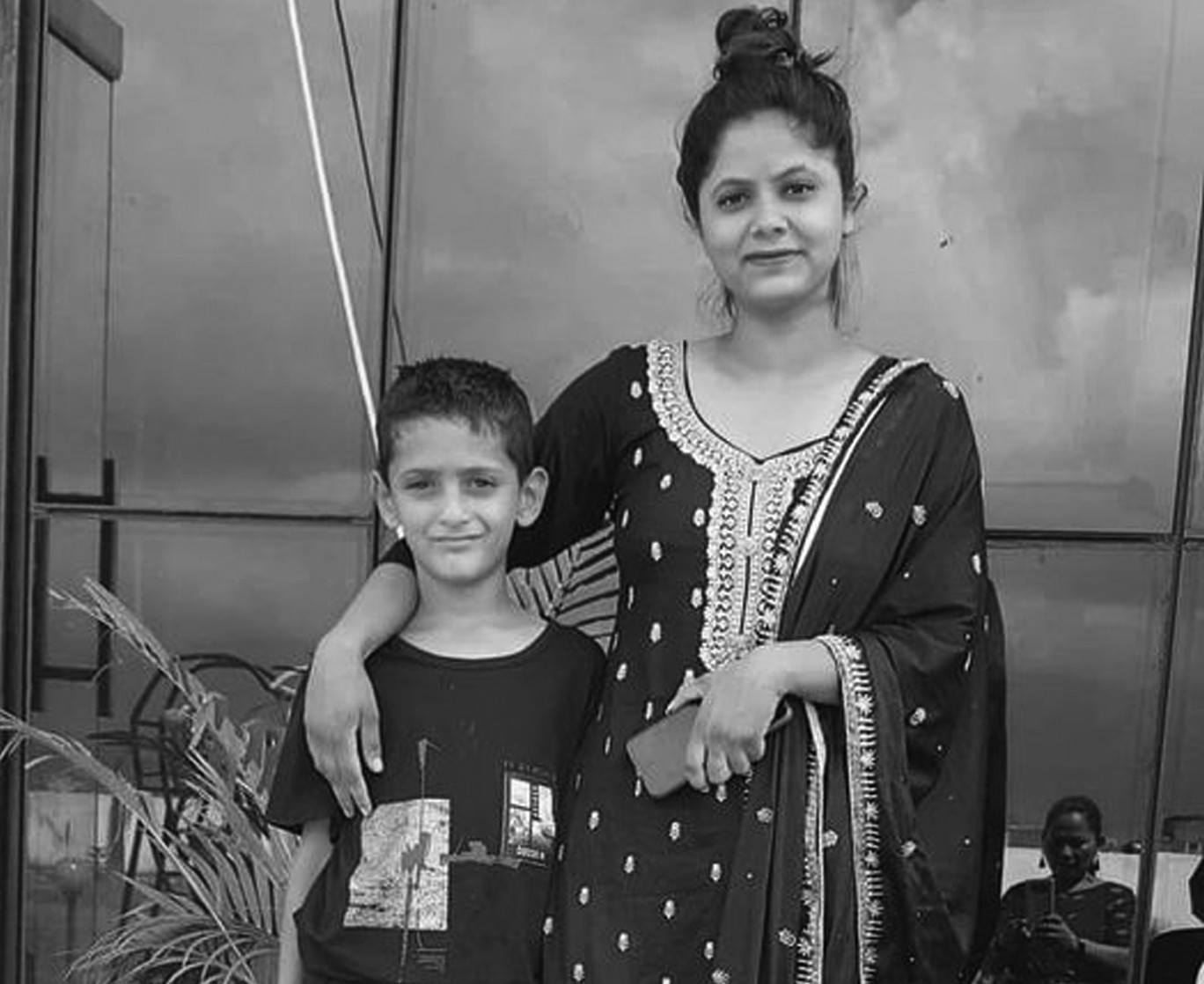 जाजरकोट भूकम्पमा परी ज्यान गुमाएकी एलिनाको परिवारलाई आर्थिक सहयोग 