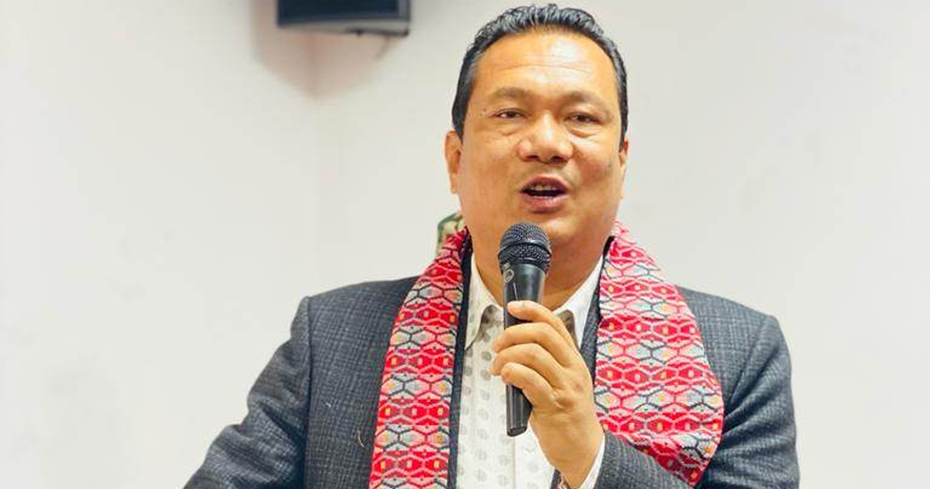 सामान्य प्रशासनमन्त्रीको टिप्पणी– कर्मचारीले काम नगर्दा जनताको आक्रोश दलमाथि खनियो
