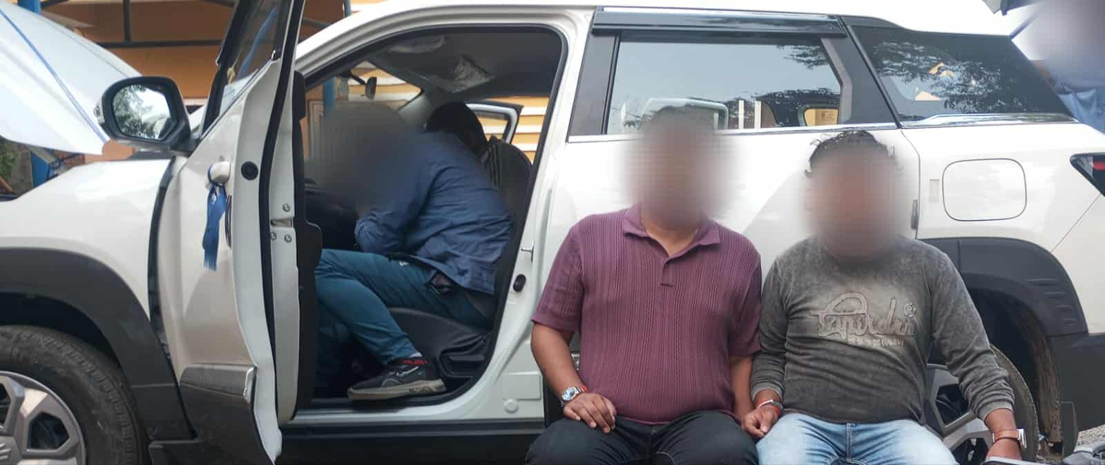 कैलालीमा स्रोत नखुलेको २८ लाख रकमसहित दुई भारतीय पक्राउ