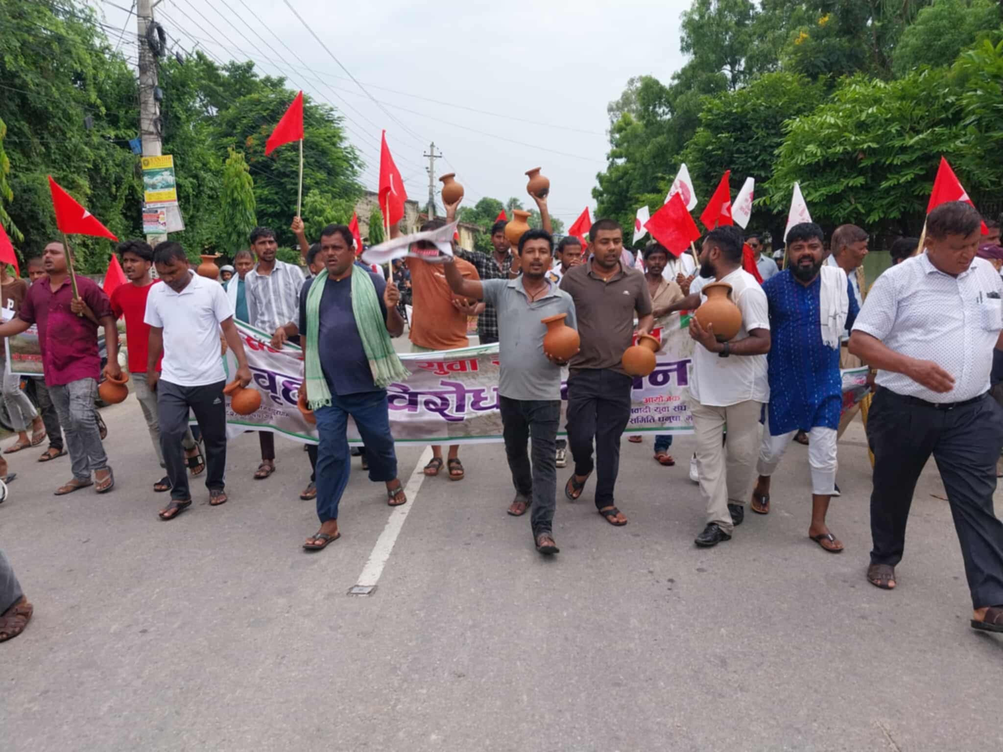 पानी माग्दै जसपा नेपालनिकट युवा संघले गर्‍यो जनकपुरधाममा प्रदर्शन