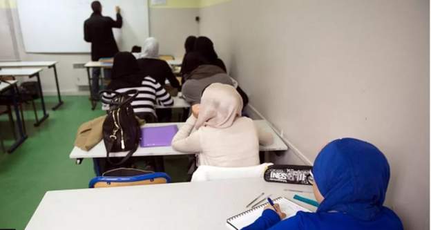 फ्रान्सका विद्यालयमा मुस्लिम छात्राहरूलाई अबाया लगाउन प्रतिबन्ध 
