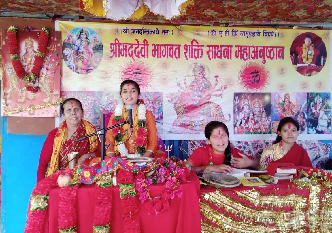 सडक बालबालिकाकाे कुटाइ खाएपछि जन्मिएकाे आश्रम: वाचक र पण्डित बने बेसहारा किशोरी