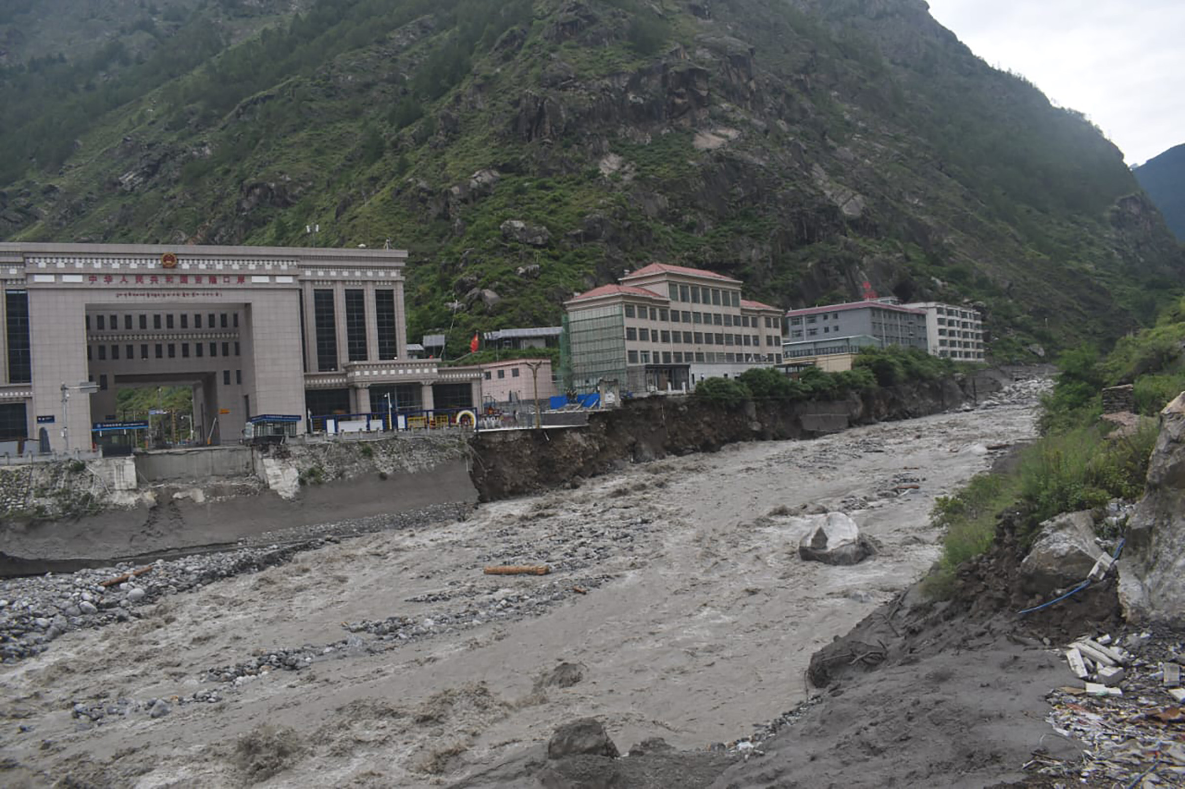 पर्वतीय क्षेत्रमा बढ्दै जोखिम, हिमताल विस्फोटको खतरा