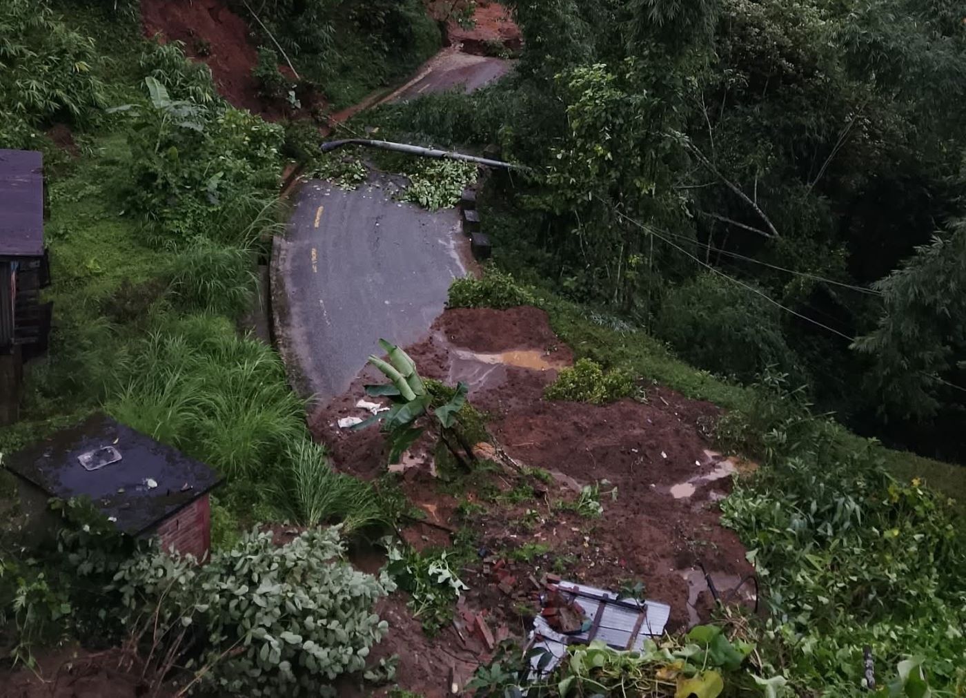 कोशीमा बाढीपहिरोबाट मृत्यु हुनेको संख्या ४३ पुग्यो, झापामा मात्रै २५ हजार विस्थापित 