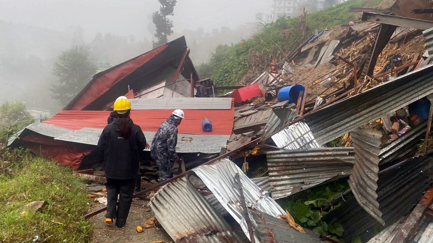 कोशीमा बाढीपहिरोमा परेर ४४ जनाको मृत्यु, गृहमन्त्रीको इलाम यात्रा रोकियो