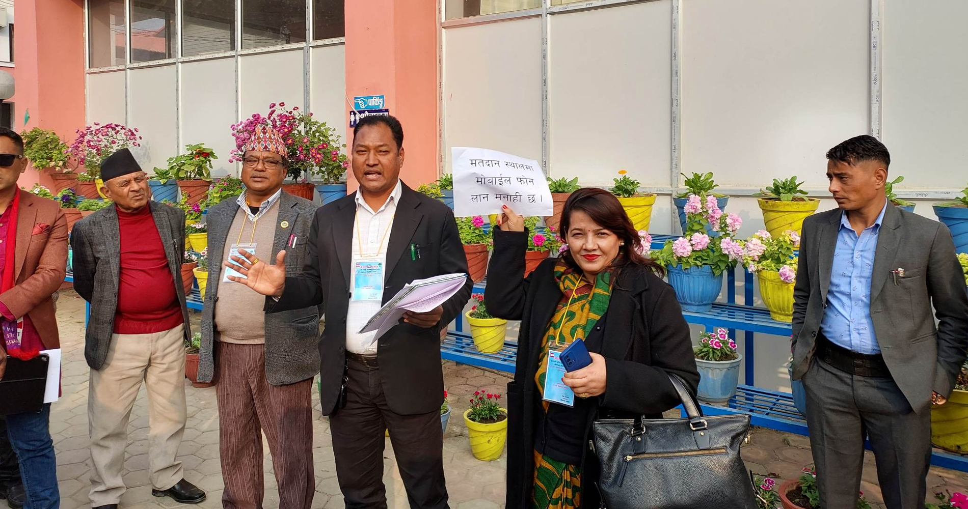 केन्द्रको ह्वाट्सएप प्रकरणपछि बागमती संसदीय दलको चुनावमा कांग्रेसले रोक्यो मोबाइल