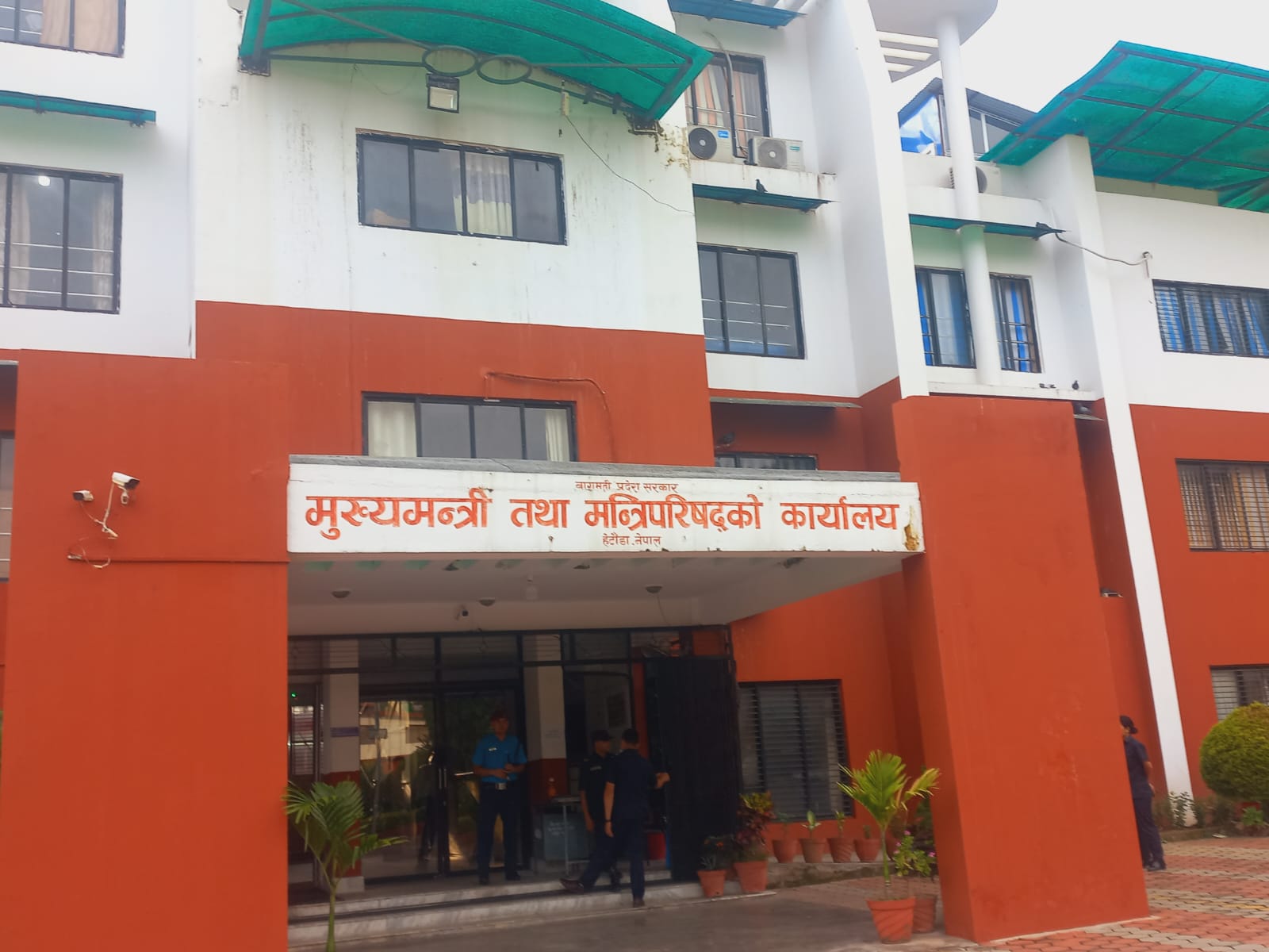 बागमती प्रदेश सरकारबाट राजीनामा दिने भनेका कांग्रेसका ६ मन्त्री हेटौँडाबाहिर