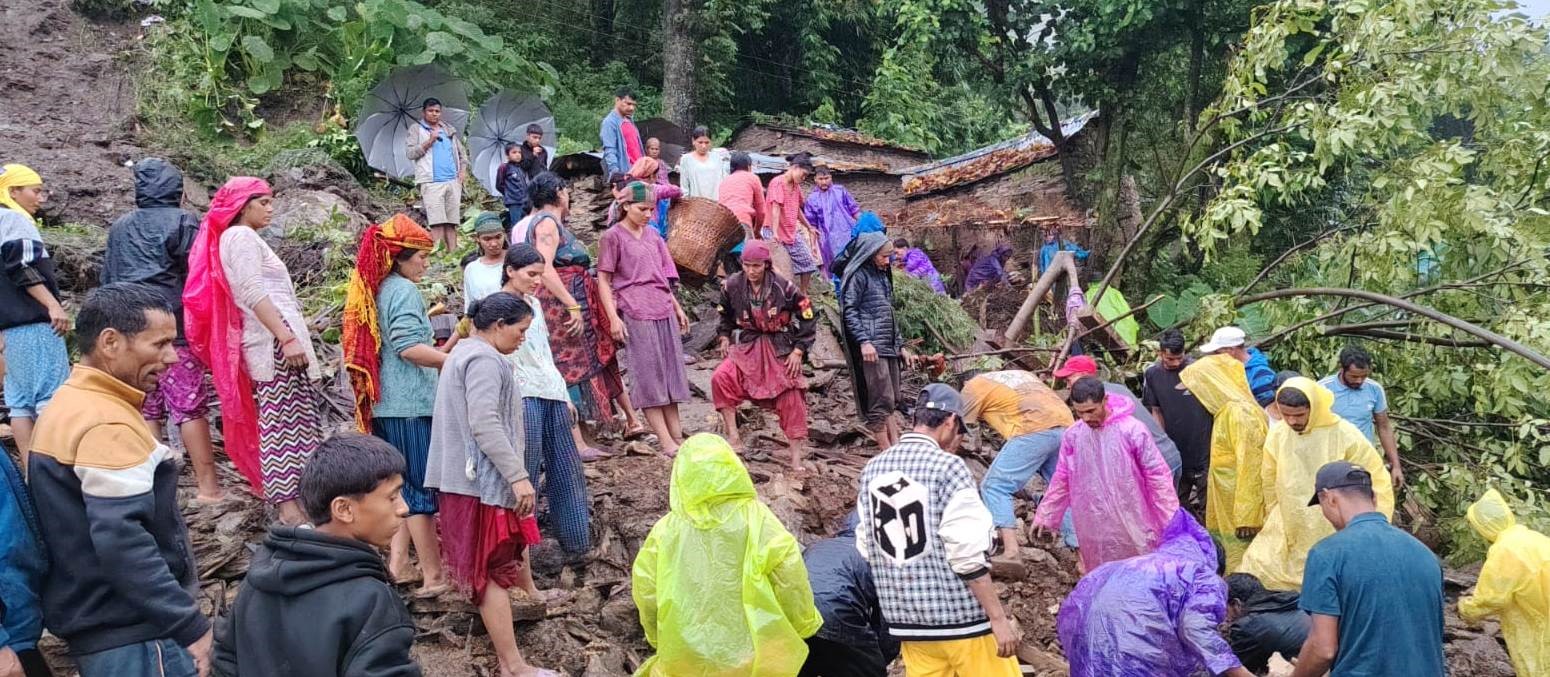 बाजुरामा पहिराेले पुरिएर दुई जना घाइते, एक बेपत्ता