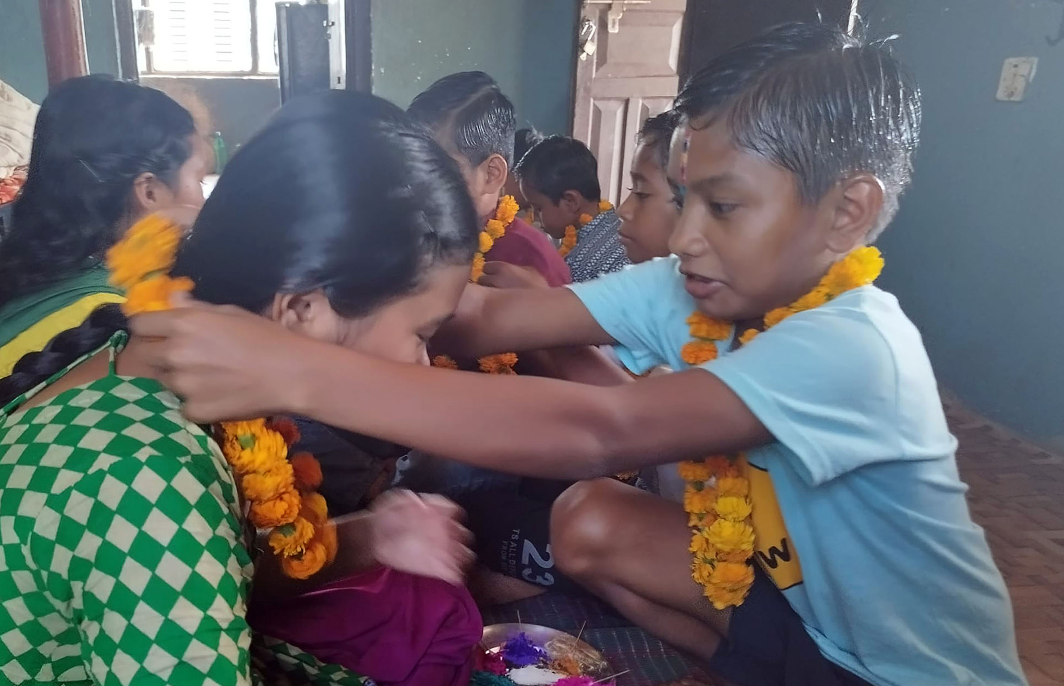 बालबालिकाले बालगृहमै लगाए भाइटीका