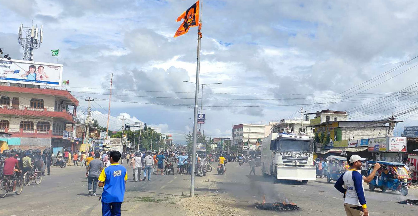 नेपालगञ्जमा लगाइएको कर्फ्यु र निषेधाज्ञा हट्यो
