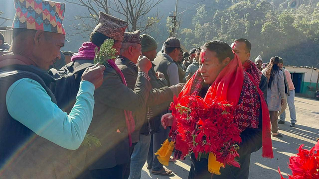 मनोनयन दर्ता गराउन रोल्पा पुगे वर्षमान 