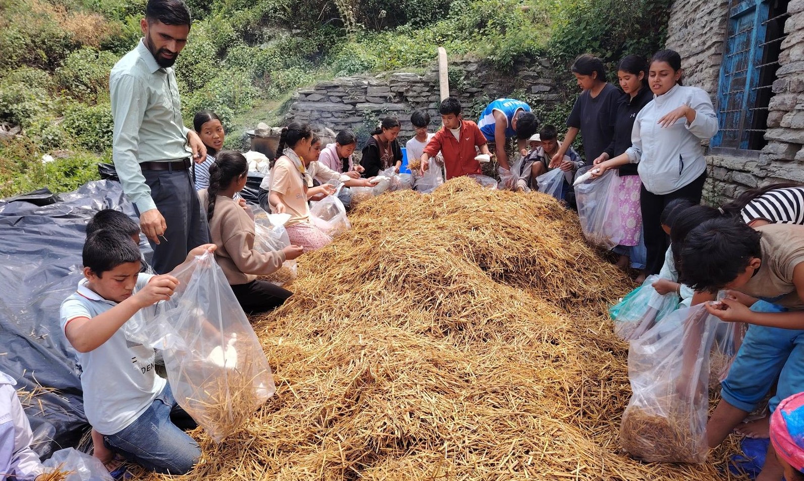 विद्यार्थीलाई पढाइसँगै सीप सिकाउँदै बेनीका विद्यालय